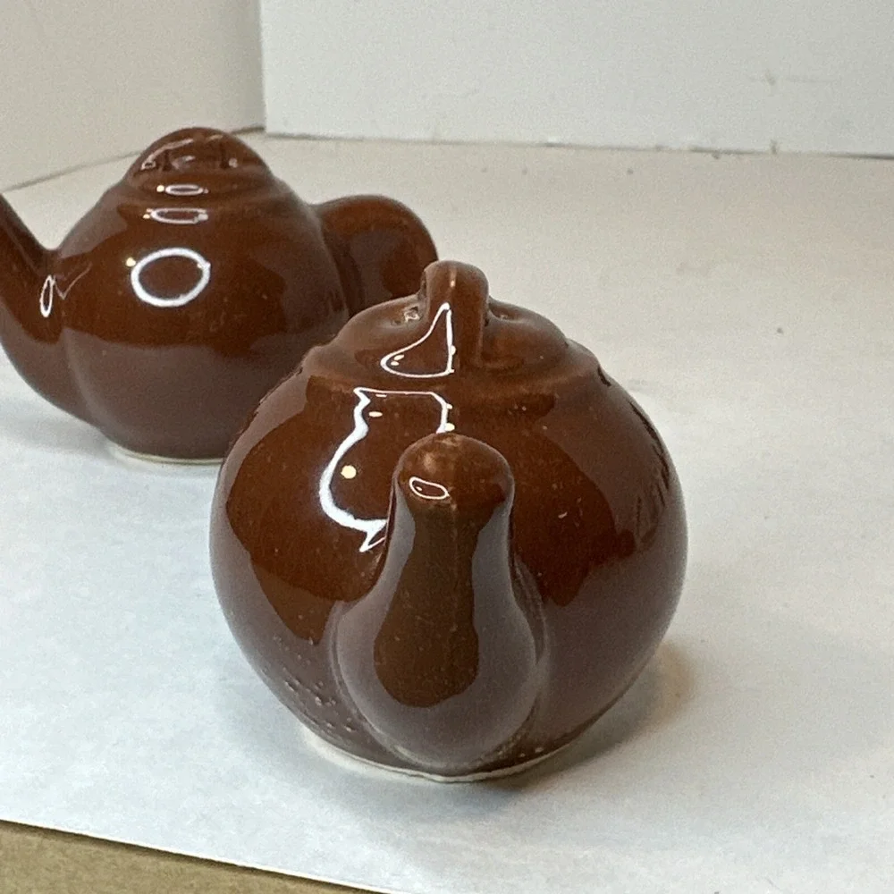 Brown Tea Pot Salt & Pepper Shakers Vintage Hand Painted Made in Japan